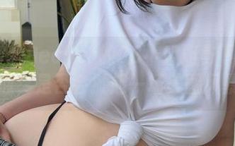 当Alina Becker的2B小姐姐与下载大军相遇，是否会掀起一场美图风暴？