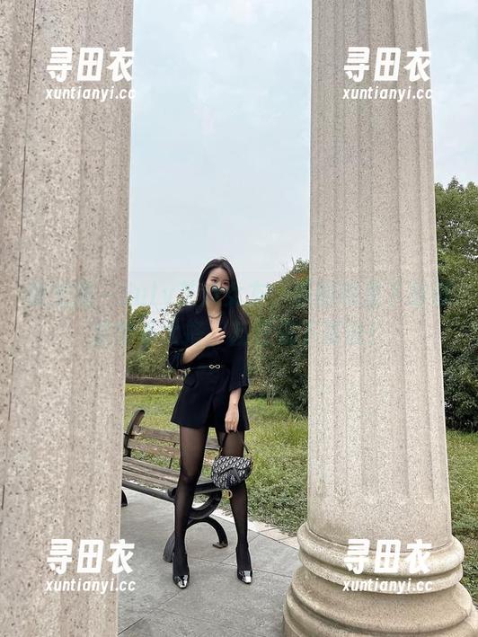 微密圈 - July芝岚女友，原图哪里下载都显得不太搭，反正先下再说！