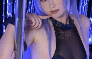 管它什麼，私房写真里PAKI酱轻盈地穿梭于靡烟旗袍之中