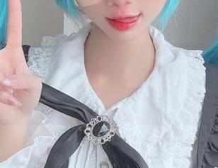 别懒惰了，去瞧瞧PoppaChan最新的美脚写真，保证你会停下来翻个白眼。