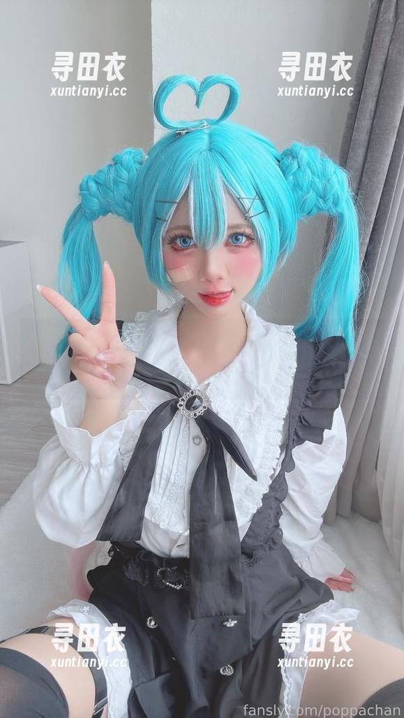 别懒惰了，去瞧瞧PoppaChan最新的美脚写真，保证你会停下来翻个白眼。