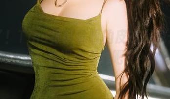 更新了！Tina很妖孽呀的皮衣小兔子套图，没理由不对吧？