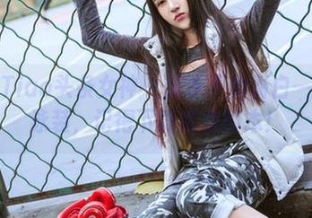 TouTiao头条女神 - 玩水不如看白一晗的泳装，记得下载高清版本！