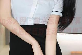 Xiuren秀人网 - 谢小葱最新写真集：在户外，她居然和野生动物同框了！