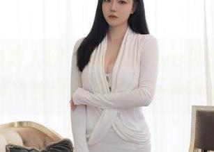 Xiuren秀人网 - 雨儿酱eve灵魂拷问：最新灰丝原图是审美还是审丑？