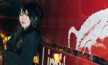 “Zia(지아)的毛衣图包免费送出，小心别被好奇心冲昏头！”。