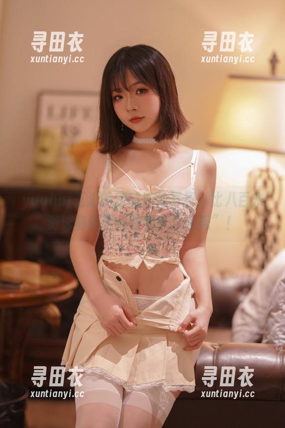 yuuhui玉汇的定制泳池写真：比八百米游泳赛还要愉快的“水花秀”！