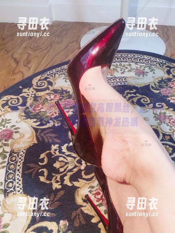 微密圈 - 全套红色侧空高跟黑丝，丝月神又来了，别怪我眼神发热哦