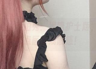 叉子宝宝的私拍秀：黑暗护士版，居然还带点医疗戏剧感！