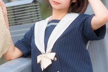 哇，喵糖映画更新了新作，毛衣少女又在引起我的注意，太好看了吧。