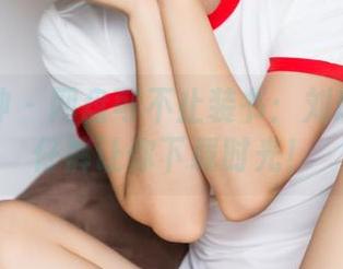 头条女神 - 网盘可不止装书：刘瑾希的牛仔裤让你下载时光！