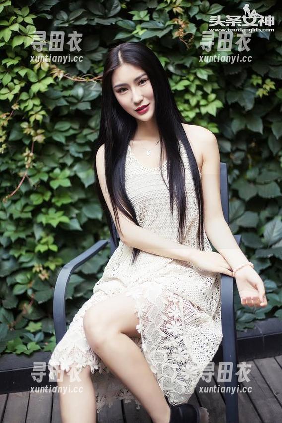 头条女神 - 分享李丽莎没带眼镜的样子，以及她戴上之后的高清反差…心理暗示有人懂吧？