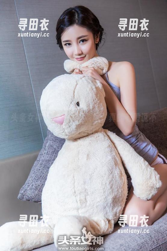 头条女神 - 蔡楠制服原图，真的有股说不上来的吸引力。