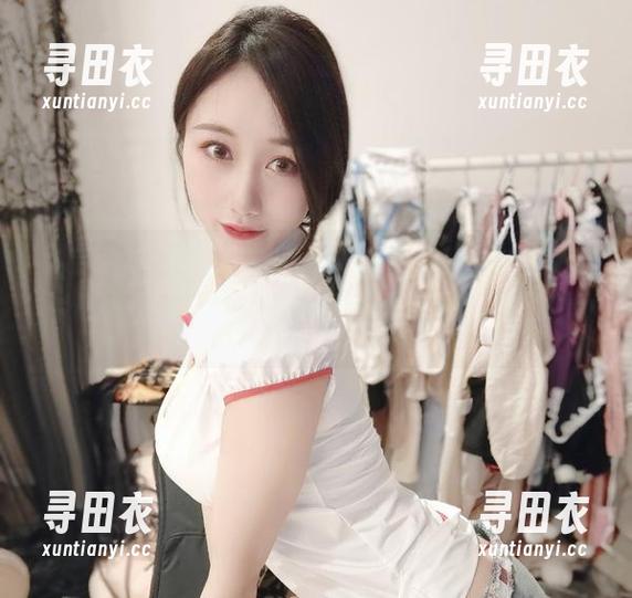 微密圈 - 小玉吃果冻拍的少女图，必须说，虽然原图好，但她的眼神总让我想歪聊，啧啧…