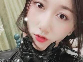 微密圈 - 小玉吃果冻的黑色睡衣写真集，资源里满满都是小心思，撩人的气氛。