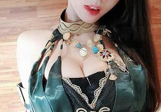 微密圈 - 小玉吃果冻的豹纹带尾巴合集，哦哟，这姿态让人想停留再停留，太入迷了。