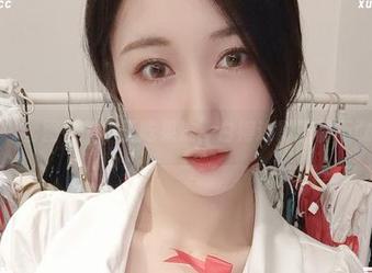 微密圈 - 套图中的小玉吃果冻，白得连影子都不敢露脸？