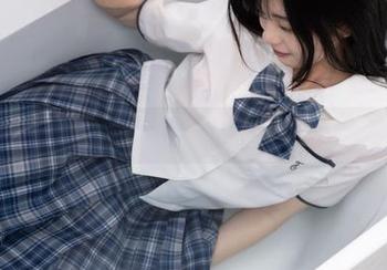 少女秩序 - 小鱼秘书形象：在无圣光中伪装得体