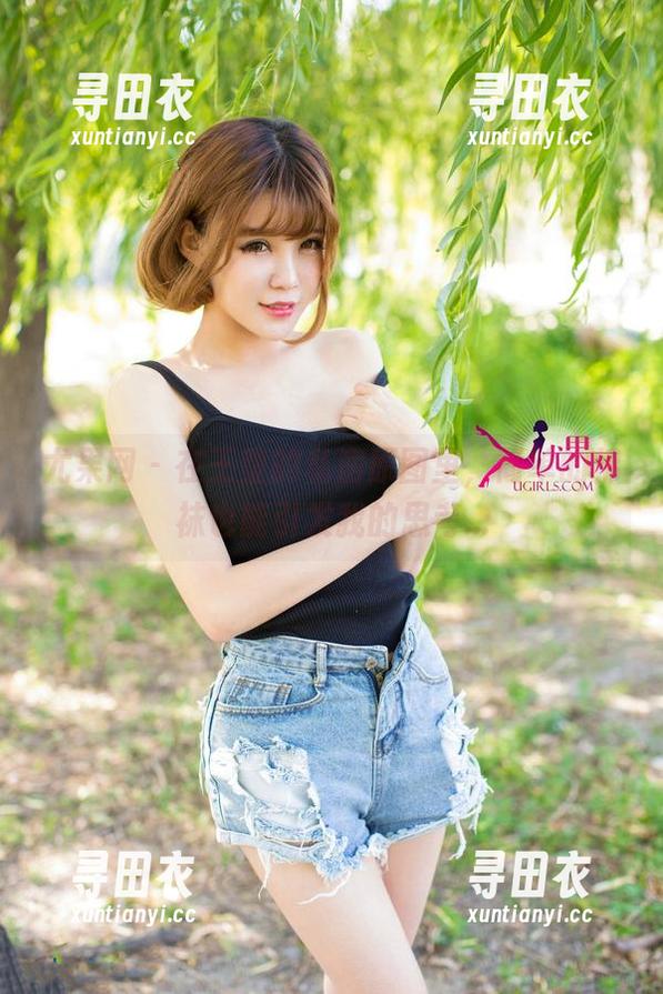 尤果网 - 在王莹的私房原图里，简单的棉袜也能引发我的思考...