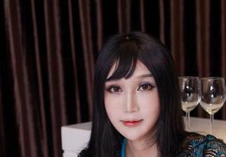 尤物馆 - baby贝贝教室在线写真，这种气氛让我都想抬起脚，确实很随意