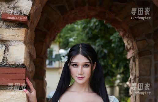 尤物馆 - 图片里的艾小青，难道她在寻找完美景点？搞得我都想策划一次旅行了。