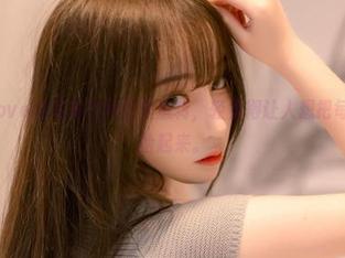 尤猫醒醒ovo的写真在网盘里流转，轻柔得让人想把每个角落都捡起来。