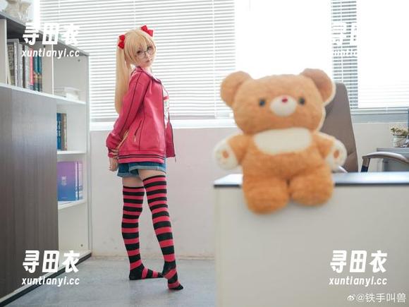 这组幼水铃衣的最新礼服写真集，让我有点小迷惑，纯粹是被她的气质给迅速吸引。