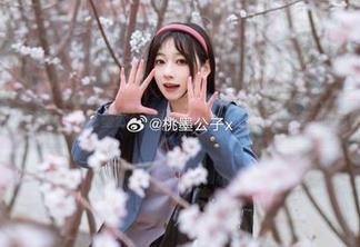 私拍？那不过是桃墨公子在模仿八重神子的经典姿态而已吧！