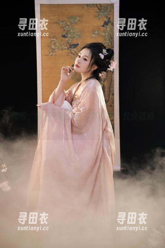 呜呜，桃暖酱的护士写真图包，我快被她征服了。
