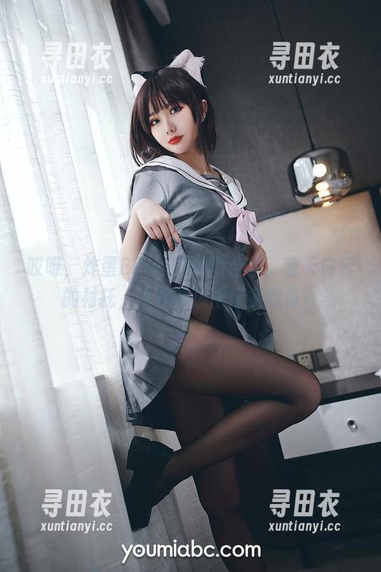 哎呀，炸蛋Boom的泳池合集，蓝天白云的衬托，看得我热得像条咸鱼。