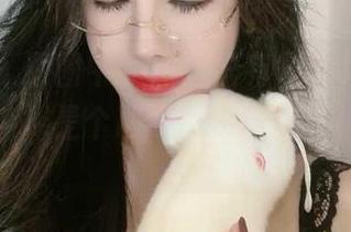 微密圈 - 原图中的黑丝很有气场，猪小七这次的选择是个聪明的“陷阱”呢，哈哈。