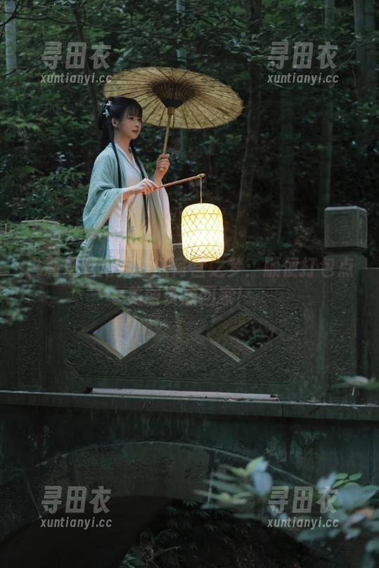 白莉爱吃巧克力的宵宫之梦：顺便打包点美图资源回家！