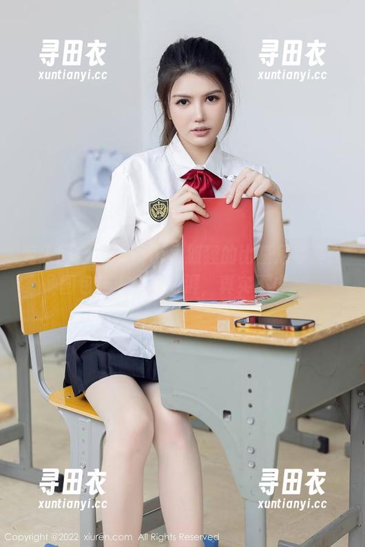 秀人网 - FoxYini孟狐狸的比基尼写真，图包让人心潮澎湃，真实不虚。