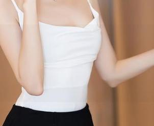 秀人网 - 何梦兮Stacy，遇上了“圣诞”，全套原图只需一声叹息，谁还在揪着赞呢。