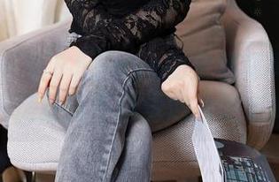 秀人网 - 刘飞儿Faye的全集写真，女神的气场让我不自觉地微微后仰。