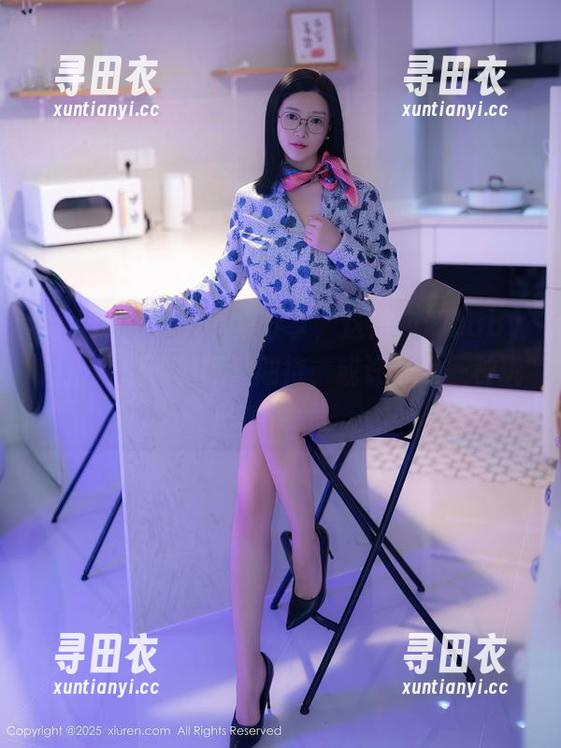秀人网 - 双人图集分享，这是南湘baby对搭档的一种默默期待，或许也是一种玩味的游戏。