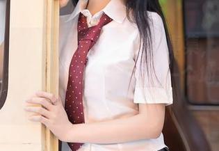 秀人网 - 大美媚京的清纯写真集，看得我想立刻去了……哪里？随便一个地方溜达一下吧！
