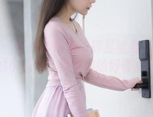 秀人网 - 在奶油妹妹的裤里丝里找图库中的小确幸，掀开你的好奇心！
