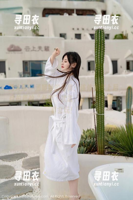 秀人网 - 潘娇娇的写真：连体衣穿上后，自拍界的“开挂”状态，让人直呼“哇，真会玩！”
