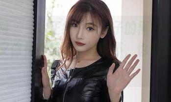 秀人网 - 一本正经说米粒子的黑白图片，其实又像是轻描淡写的情怀，也是默默的叛逆与适应。