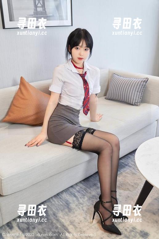 秀人网 - 罗爱乔的照片真属“美足当道”，一不小心就被她的腿勾走了…