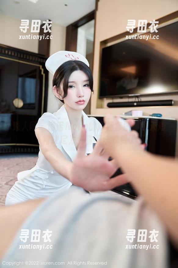 秀人网-诺诺Nono 秀人网 - 诺诺Nono的短裙套图:今天短裙决定为我省下洗衣费了