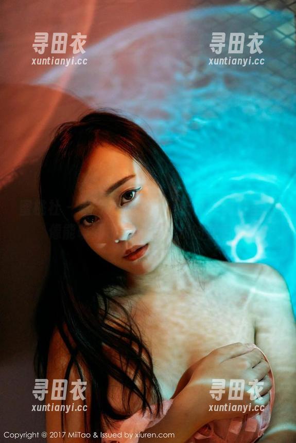 蜜桃社-铃木 蜜桃社 - 看铃木在夏日里走过,照片里好像能嗅到那一缕缕淡淡的花香。