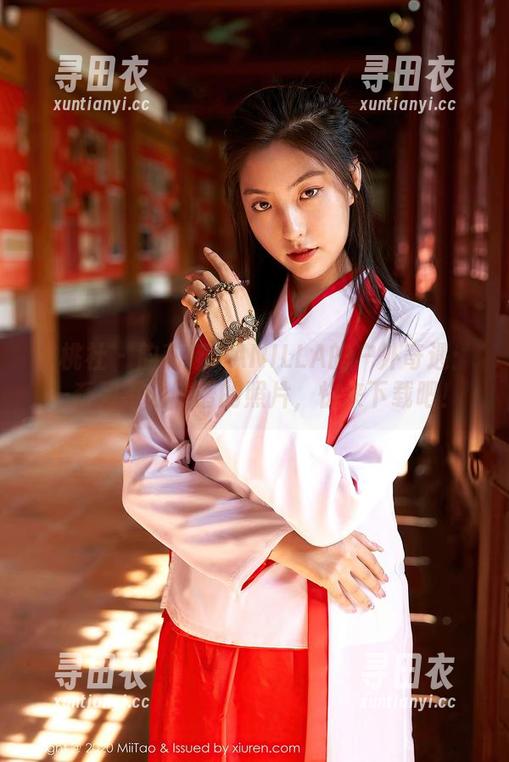 蜜桃社 - 韵莉娜VANILLA的户外奇遇：一系列不太靠谱的照片，快来下载吧！