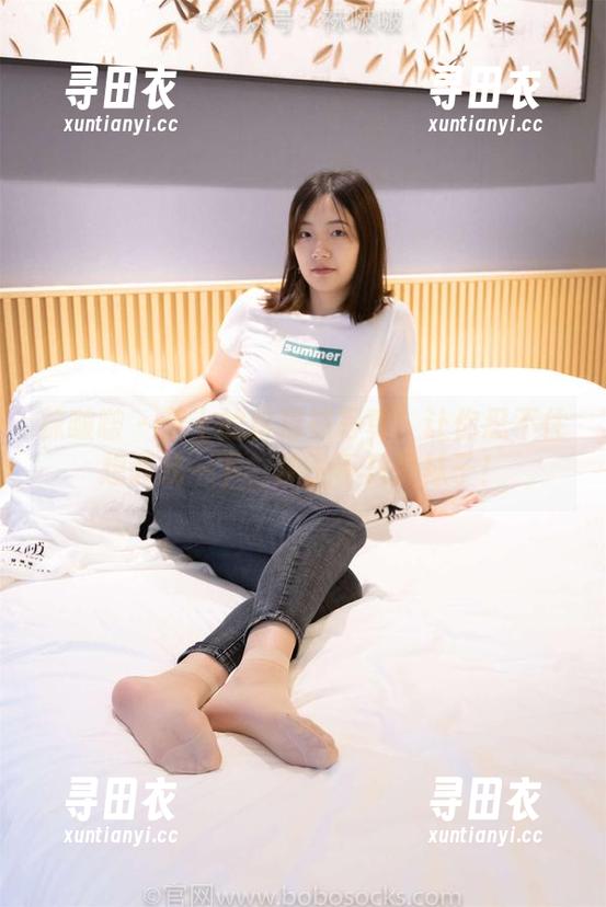 袜啵啵-芝士 袜啵啵 - 芝士的粉棉袜写真:让你忍不住想调戏一下,袜子不只是袜子!