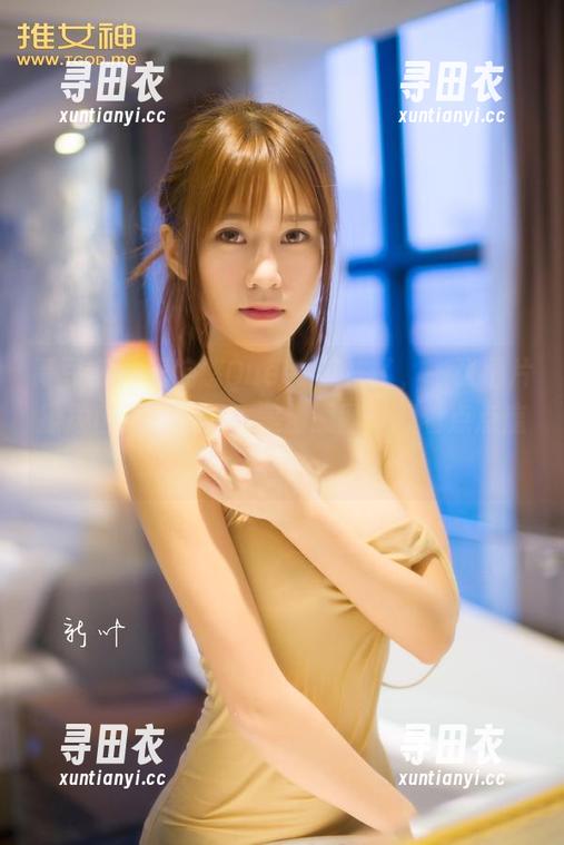 青豆客 - 王婉悠Queen又来了，一张图片撩拨出无数认可，美脚原图里藏着点点魔法……