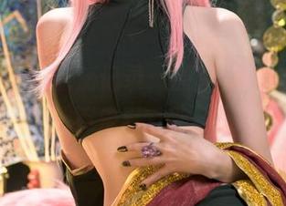 青青子Js的点滴记录：原图里，这个女孩不走寻常路。